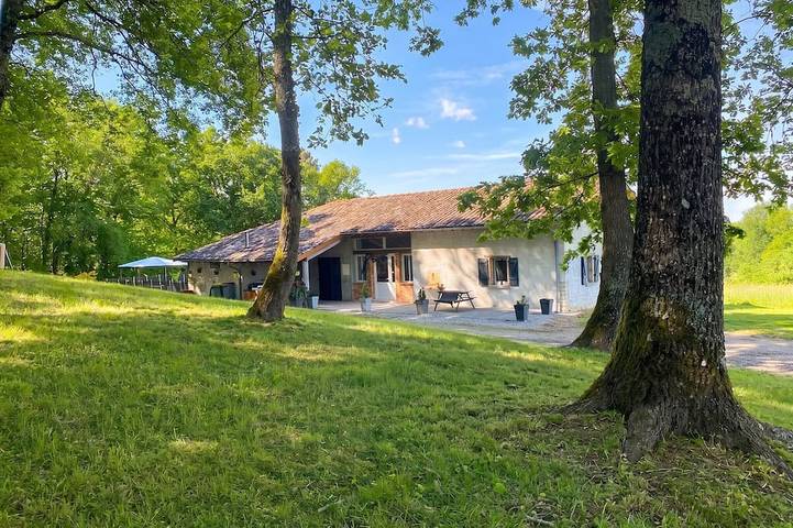 Location de vacances pour 8 personnes, avec Terrasse et Jardin à Puygaillard-de-Quercy