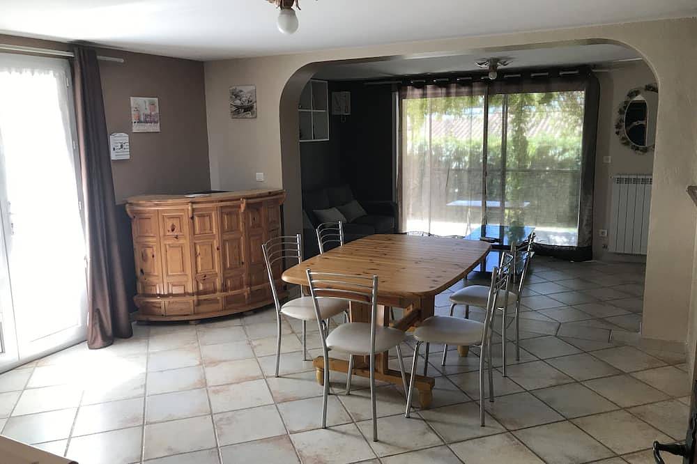 Casa independiente sin vecinos con aire acondicionado, jardín cerrado y piscina in Saumane-de-Vaucluse, Vaucluse