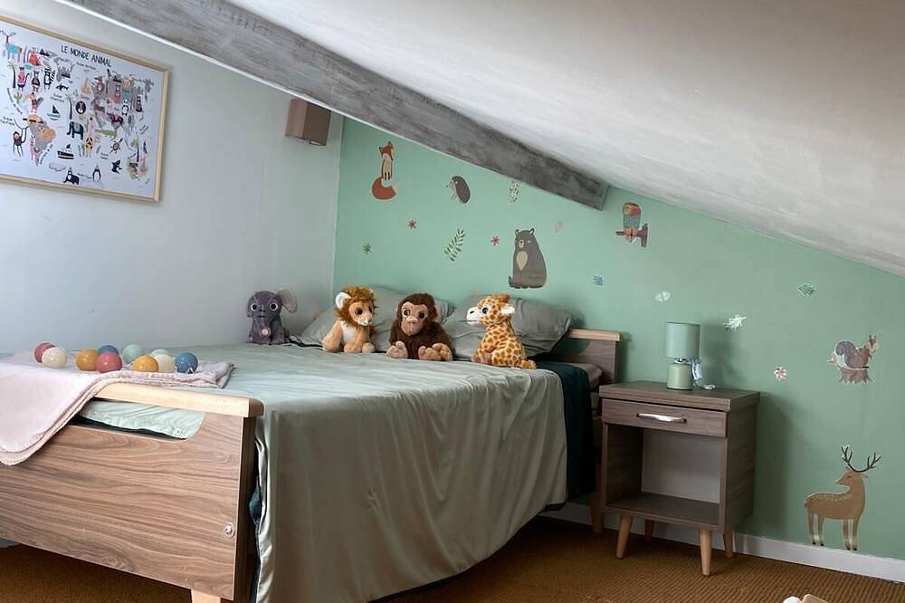 Village house opposite the port and 50 m. from the beach. in Saint-Chamas, Istres region