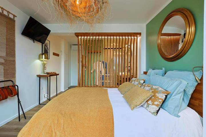 Location de vacances pour 2 personnes, avec terrasse et vue dans Port des Oursinières - 2