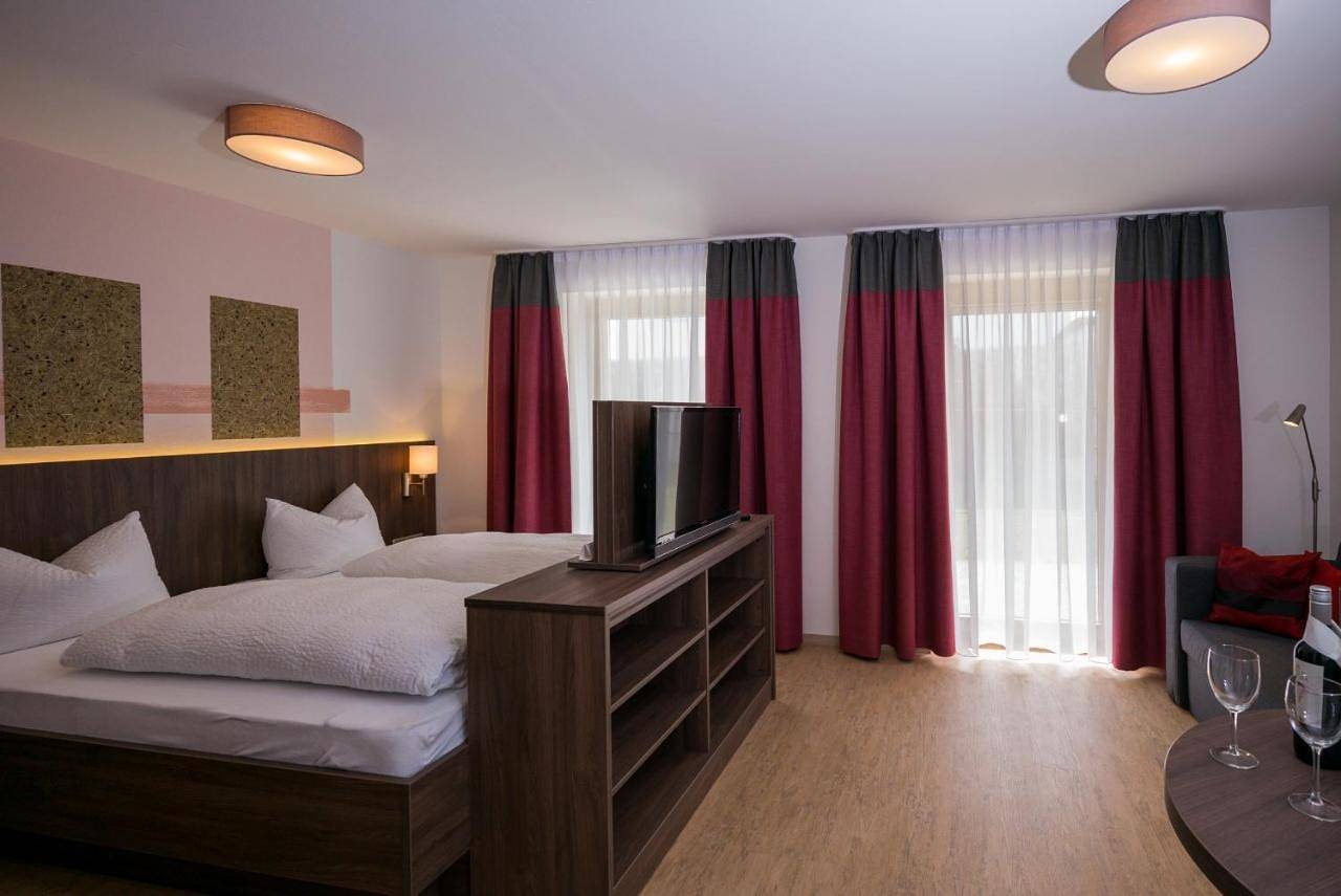 Ganze Wohnung, Apartment with Balcony in Obing, Landkreis Traunstein