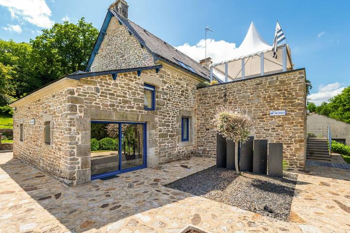 Holiday Home 'Gite Ar Maez' with Private Terrace, Shared Garden and Wi-Fi in Saint-Nolff, Regionalt naturreservat i Golfe du Morbihan