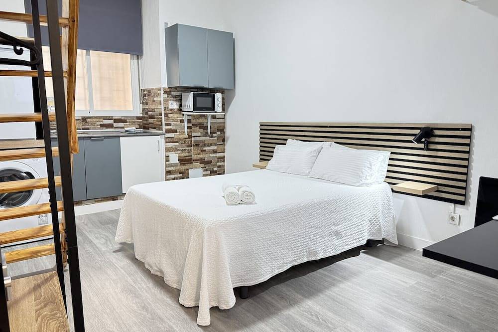 Ganze Wohnung, Downtown Cozy Exterior Duplex Studio | 017 in Centro (Madrid), Madrid