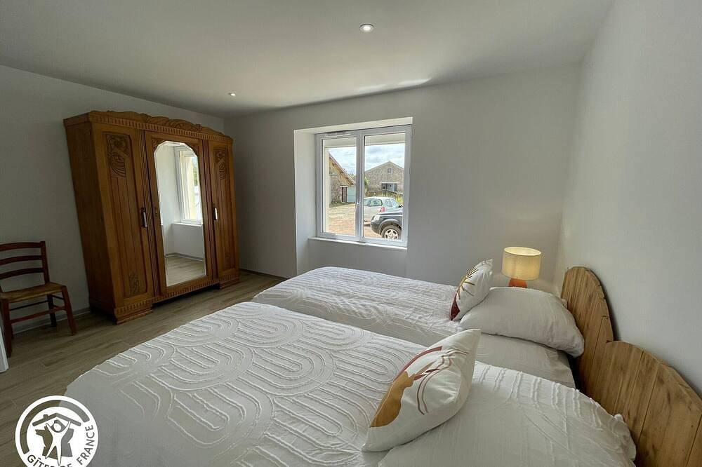 Charming cottage in Vendée with spa and sauna in La Roche-sur-Yon, Loire Valley