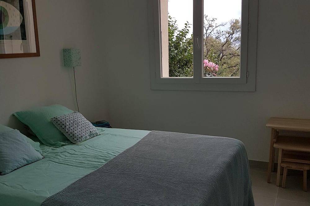 Ganze Wohnung, Wohnung von 50 m2 Klimaanlage mit Terrasse im Erdgeschoss einer Villa in Calvi, Calvi und Umgebung