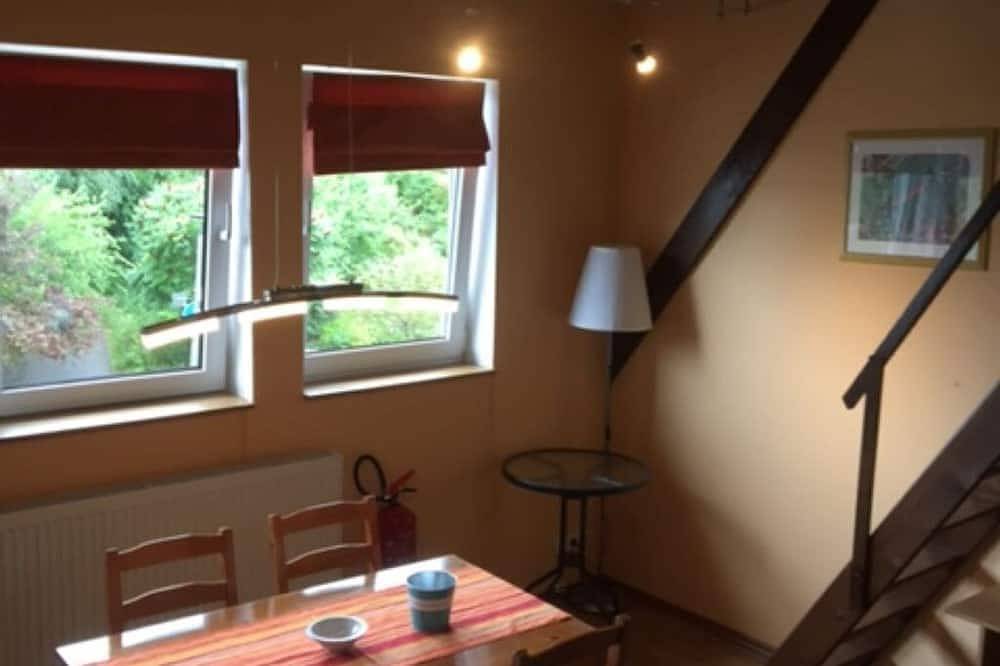 Ganze Wohnung, The house on the lake, idyllic location, with a Beach, swimming area, kitchen in Schwerin, Schweriner See