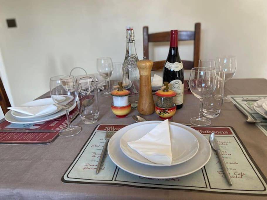 Appartement entier, Évasion en Provence Bas de Villa avec Jardin & Vignes, Soleil & Fraîcheur in Les Pennes-Mirabeau, Côte méditerranéenne (France)