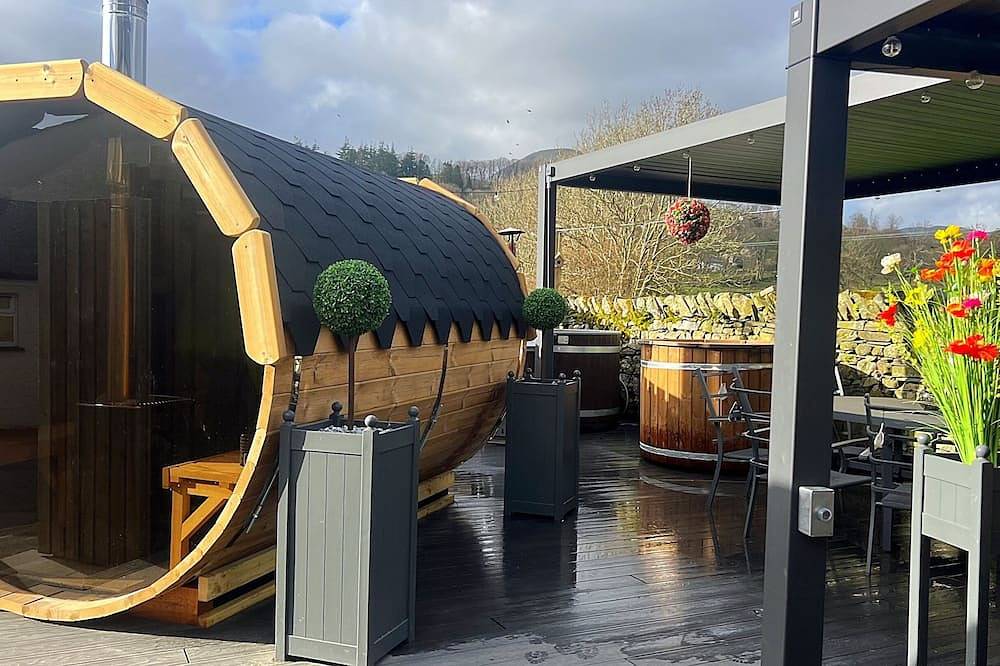 Cottage-Hütte-Ensuite mit Bad-Blick auf die Landschaft in Lake District