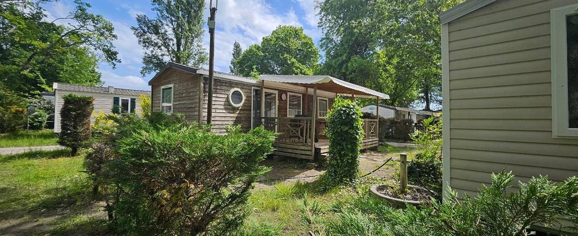 Camping pour 6 personnes, avec piscine ainsi que terrasse et jardin, animaux acceptés