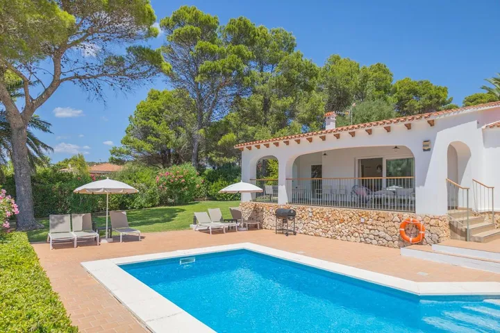 Villa pour 6 personnes, avec piscine et jardin - 1