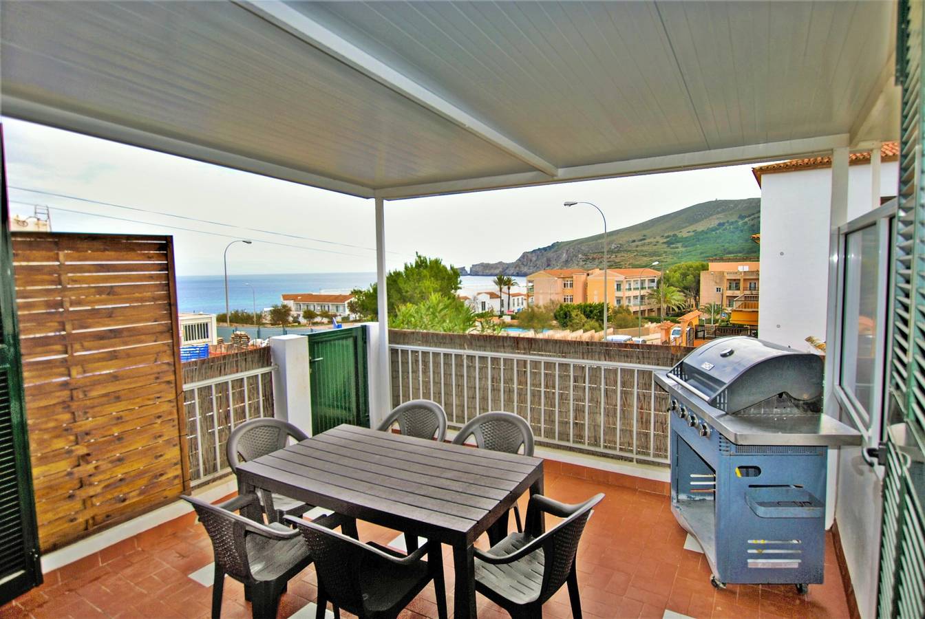 Apartamento entero, Apartamento con aire acondicionado, vistas al mar, terraza y Wi-Fi; aparcamiento disponible. in Cala Mesquida, Capdepera