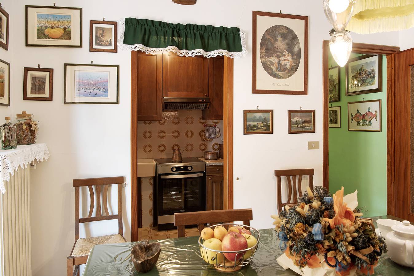 Hel lägenhet, Beautiful "Iris Apartment," in Piedmont, with shared pool, garden and sauna in Cisterna d'Asti, Asti provins