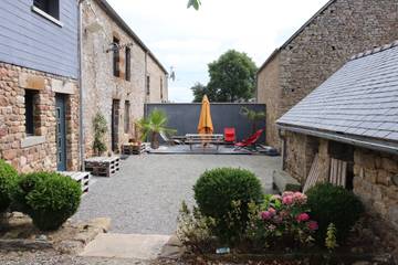 Gîte pour 8 personnes, avec terrasse à Sains