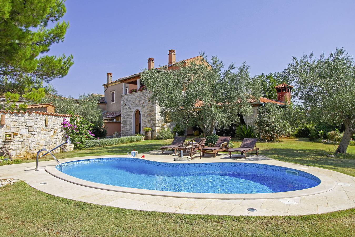Ferienhaus Šalvela * 11000 m2 Grundstück, Garten, privater Pool, Wlan in Vodnjan, Südküste Istrien