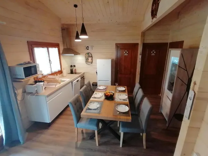 Chalet pour 6 personnes, avec vue ainsi que jardin et piscine - 1