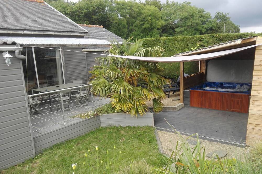 Maison bois plein pied proche de la mer in Plouezoc'h, Ceinture Dorée