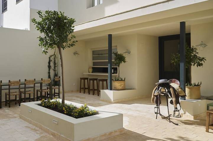 Vacation rental for 15 people, with balcony and yard in Almonte