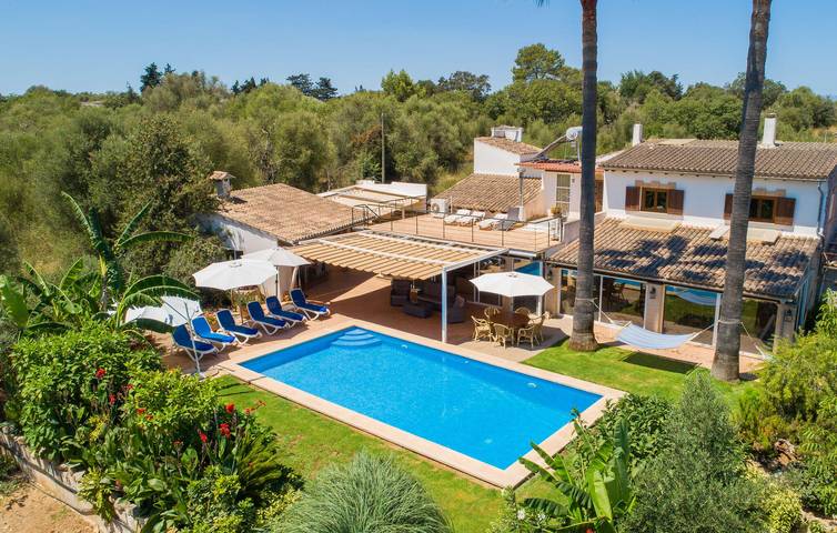 Cozy Retreat with Pool, Terrace & AC - Near Llubi City Center in Llubí, Majorca Center