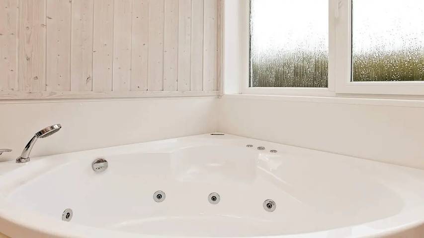 Ferienhaus mit Meerblick für 9 Personen, mit Whirlpool und Terrasse sowie Sauna in Gelting - 4
