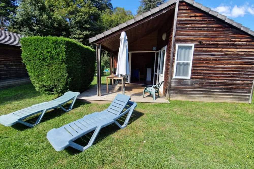 Spacious Chalet for 8 with Terrace in Saint-Geniez-d'Olt-et-d'Aubrac, Parc naturel régional de l'Aubrac