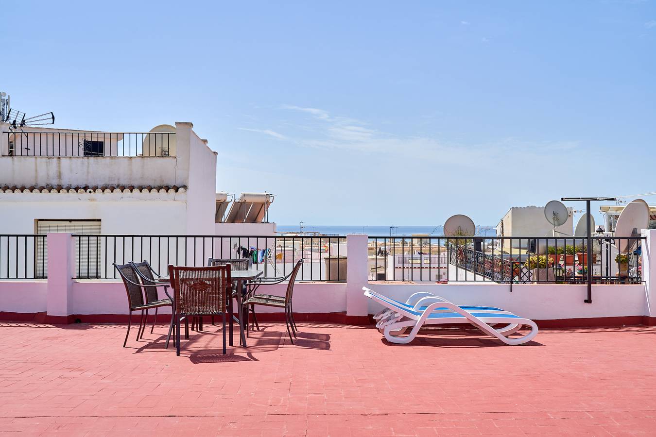 Ganze Wohnung, Ferienwohnung 'Nerja Herrera Oria 40' mit Bergblick, Gemeinschaftsterrasse und Wi-Fi in Nerja, Costa del Sol