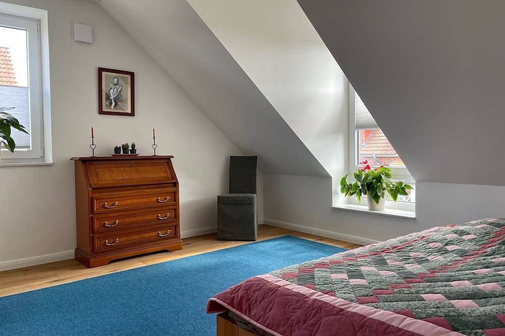 Ganze Wohnung, Modern holiday apartment with a large terrace and garden near Hamburg in Ahrensburg, Kreis Stormarn