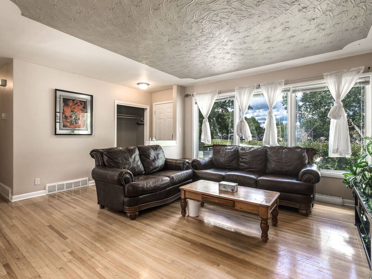 A@Home Ganzes Haus bei Chinook Mall, für 9 Personen in Calgary, Kanadische Rocky Mountains