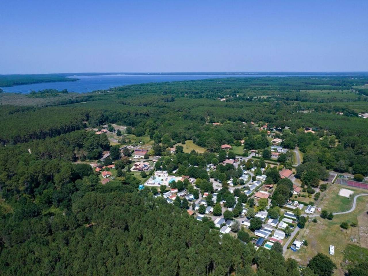 Chalet für 6 Personen mit Terrasse in Sainte-Eulalie-en-Born, Côte d’Argent