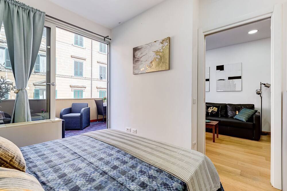 Entire apartment, Lovely home in the center of Rome, Fabrizia. in Rome, Rome Province