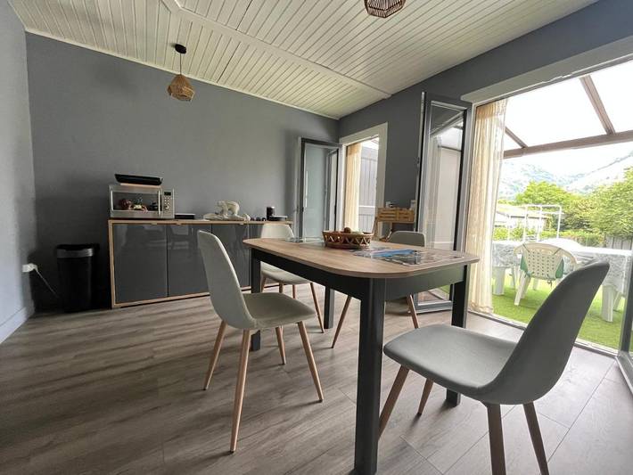 Location de vacances pour 6 personnes, avec terrasse ainsi que vue et jardin à Les Cabannes - 4