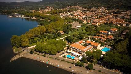 Hotel für 2 Personen, mit Pool und Balkon sowie Garten und Seeblick am Bolsenasee