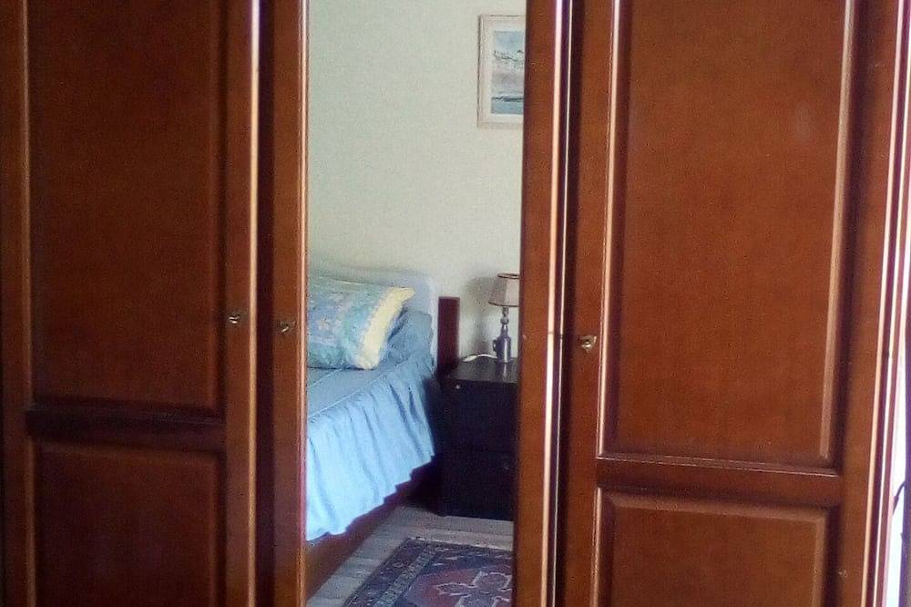 Appart 65m, 2-6 personnes, 2 chambre et salon avec canapé très confortable. in Embrun, Parc national des Écrins