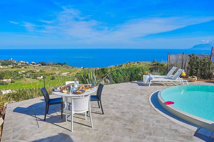 Villa for 4 people, with balcony and garden in Scopello