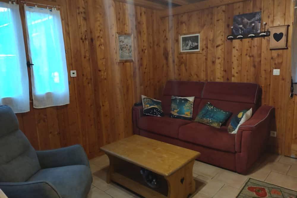 Mountain chalet with pool access, children's play area, restaurant and pizzeria. in Guillestre, Écrins National Park