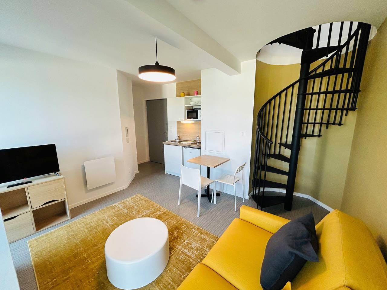 Appartement entier, We Live In R - Duplex 503 in Reims, Marne