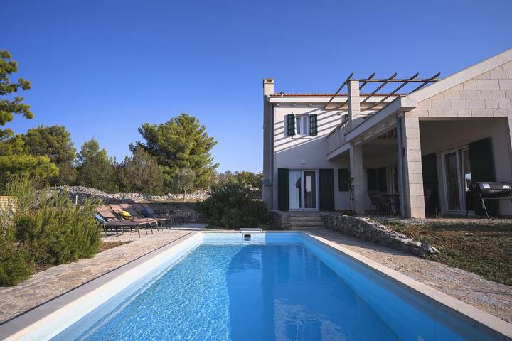 Villa pour 8 personnes, avec Balcon/Terrasse ainsi que Terrasse et Piscine à Stari Grad