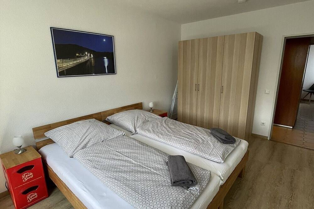 Ganze Wohnung, Ferienwohnung in Solingen der Klingenstadt  mit Weltruf in ruhiger Lage in Solingen, Bergisches Land