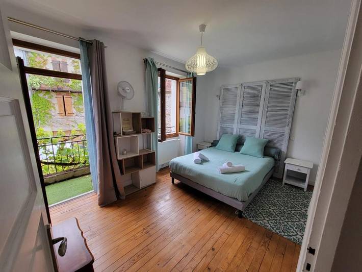 Chambre d’hôte pour 2 personnes, avec vue et terrasse à Gagnac-sur-Cère