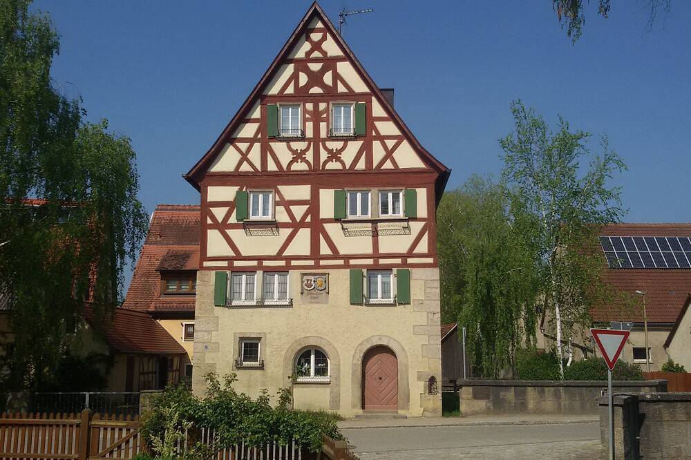 Ganze Wohnung, Apartement Sonnenblume (25 qm) in Adelshofen, Taubertal