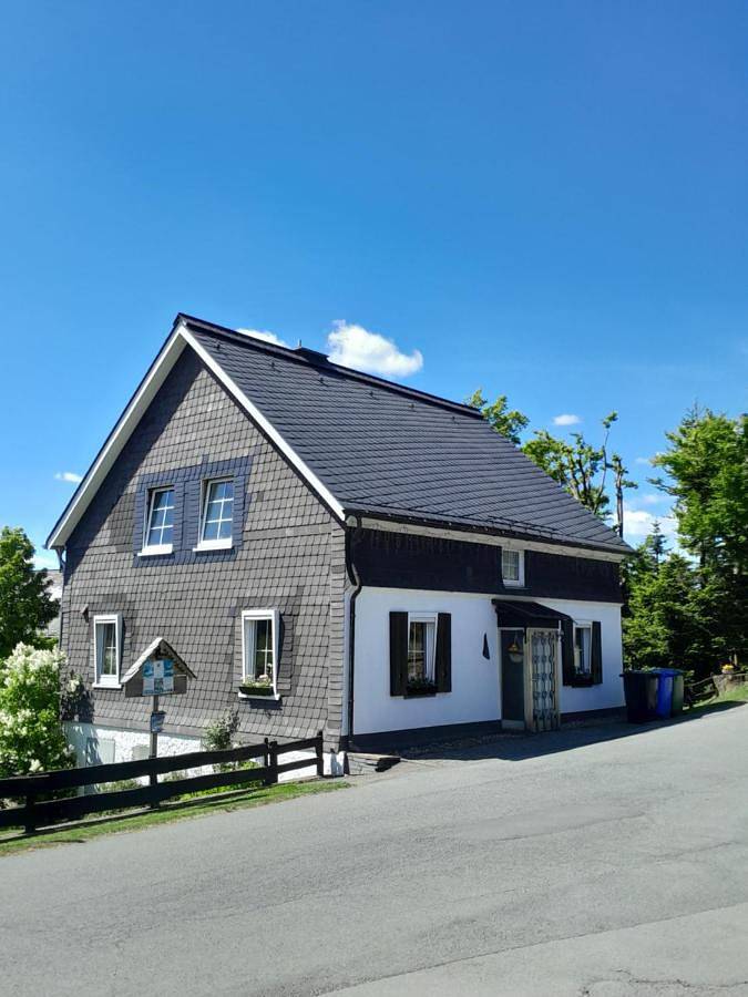 Vakantiehuis voor 6 personen, with tuin and sauna as well as uitzicht in Altastenberg