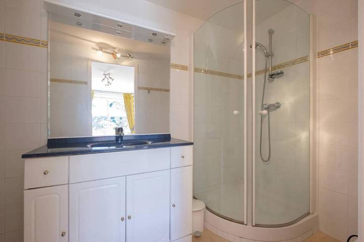 Location de vacances pour 4 personnes, avec jardin ainsi que piscine et vue, adapté aux familles à Fontiers-Cabardès - 3