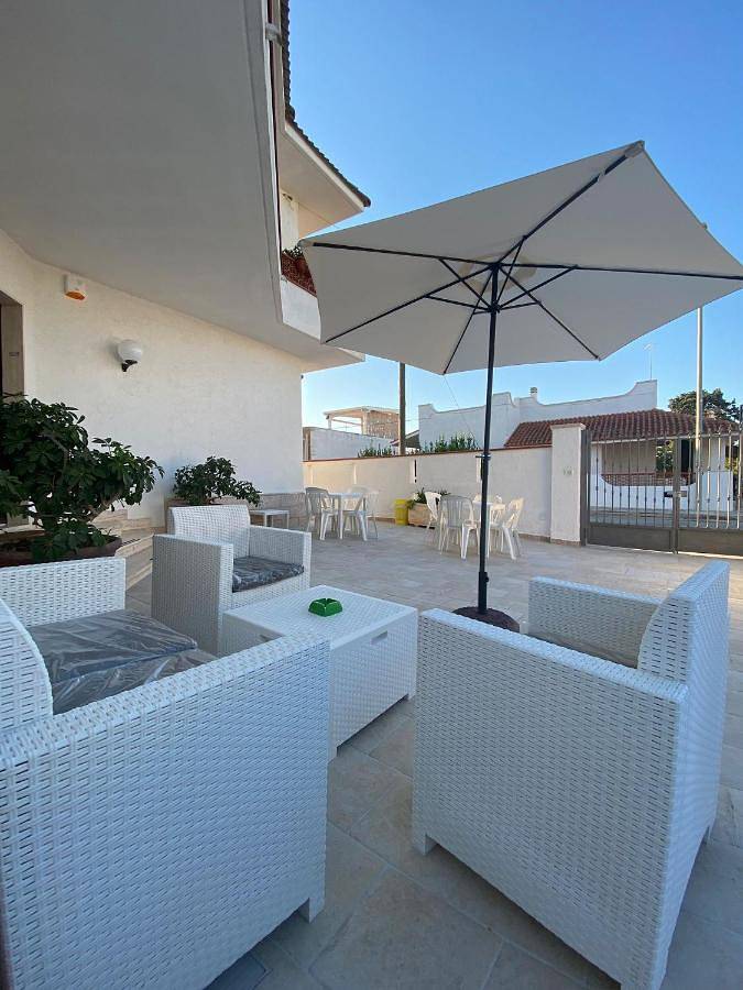 Ferienwohnung für 2 Personen, mit Terrasse und Garten sowie Ausblick in Torre Colimena - 2