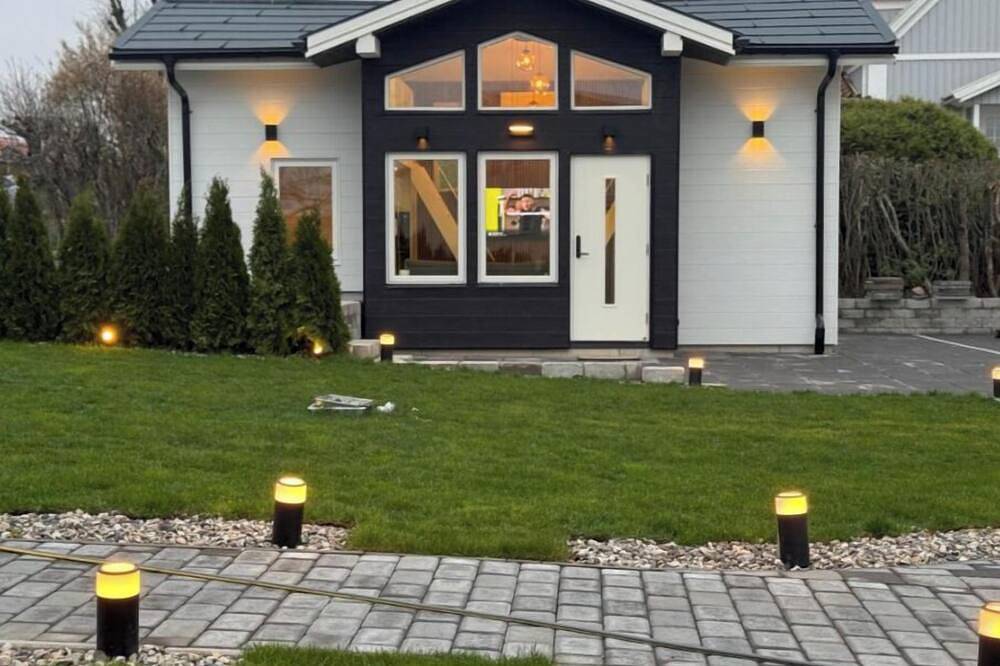 Nordic Loft Retract- Deluxe mini villa with 2 sleeping lofts in Mölndal, Västergötland