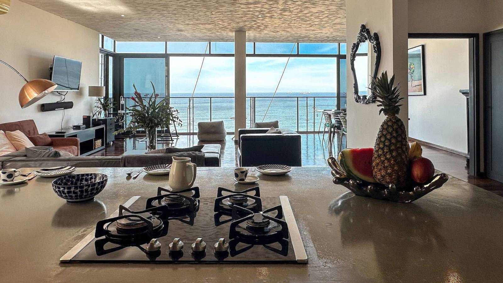 Entire apartment, Beautiful 3 bedroom apartment facing the sea in Copacabana, Rio de Janeiro