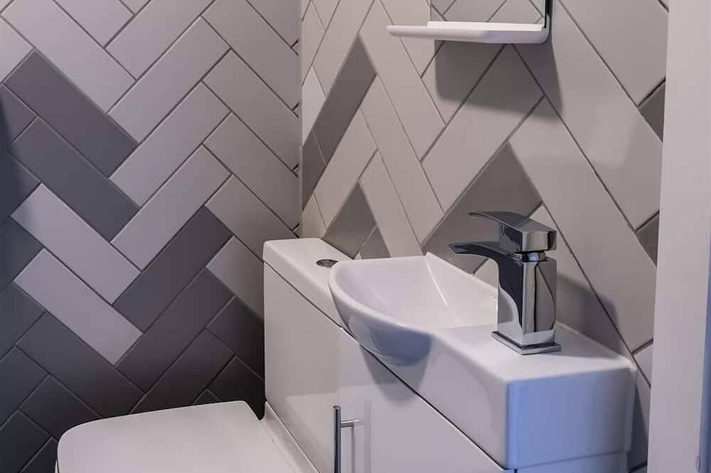 Entire apartment, Classic Single Ensuite with Shower at Fishergate Apartments in Preston, Lancashire