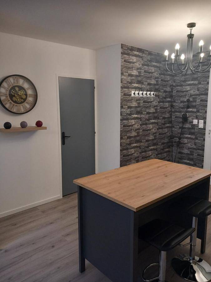 Gîte pour 2 personnes, avec balcon à Thizy-les-Bourgs - 2