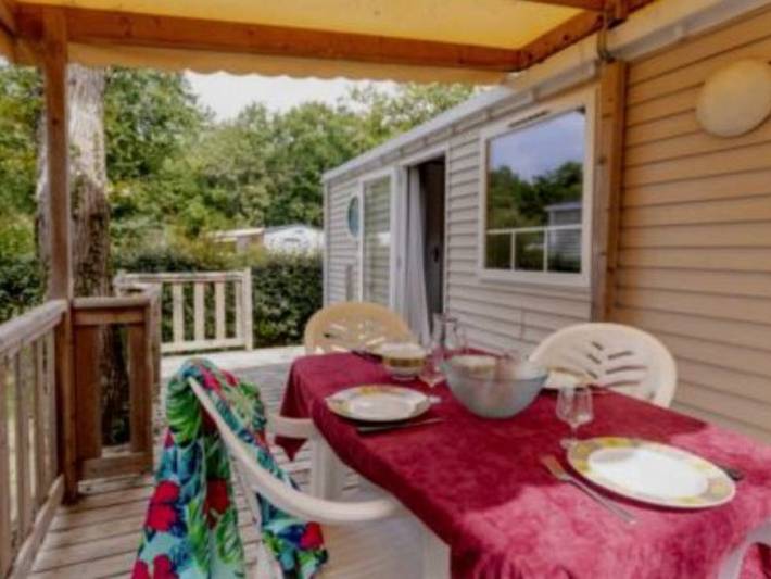 Camping pour 4 personnes, avec terrasse et piscine, animaux acceptés en Poitou-Charentes