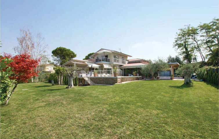 Appartamento vista lago con piscina e terrazza in Lazise, Prealpi Gardesane