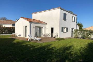 Location de vacances pour 8 personnes, avec terrasse et jardin à Gradignan