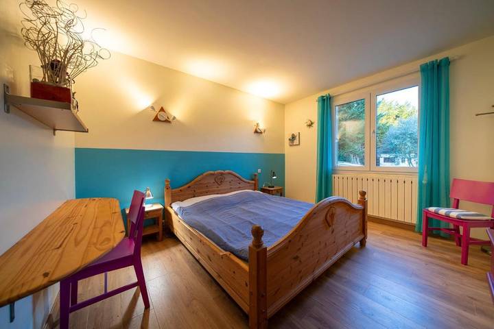Location de vacances pour 11 personnes, avec vue et piscine ainsi que bassin pour enfant et jardin à Labastide-de-Virac - 4